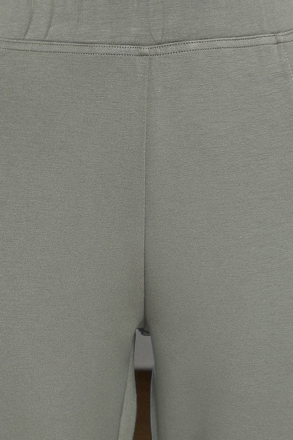 Green Solid Mid Rise Tights in Calf Length