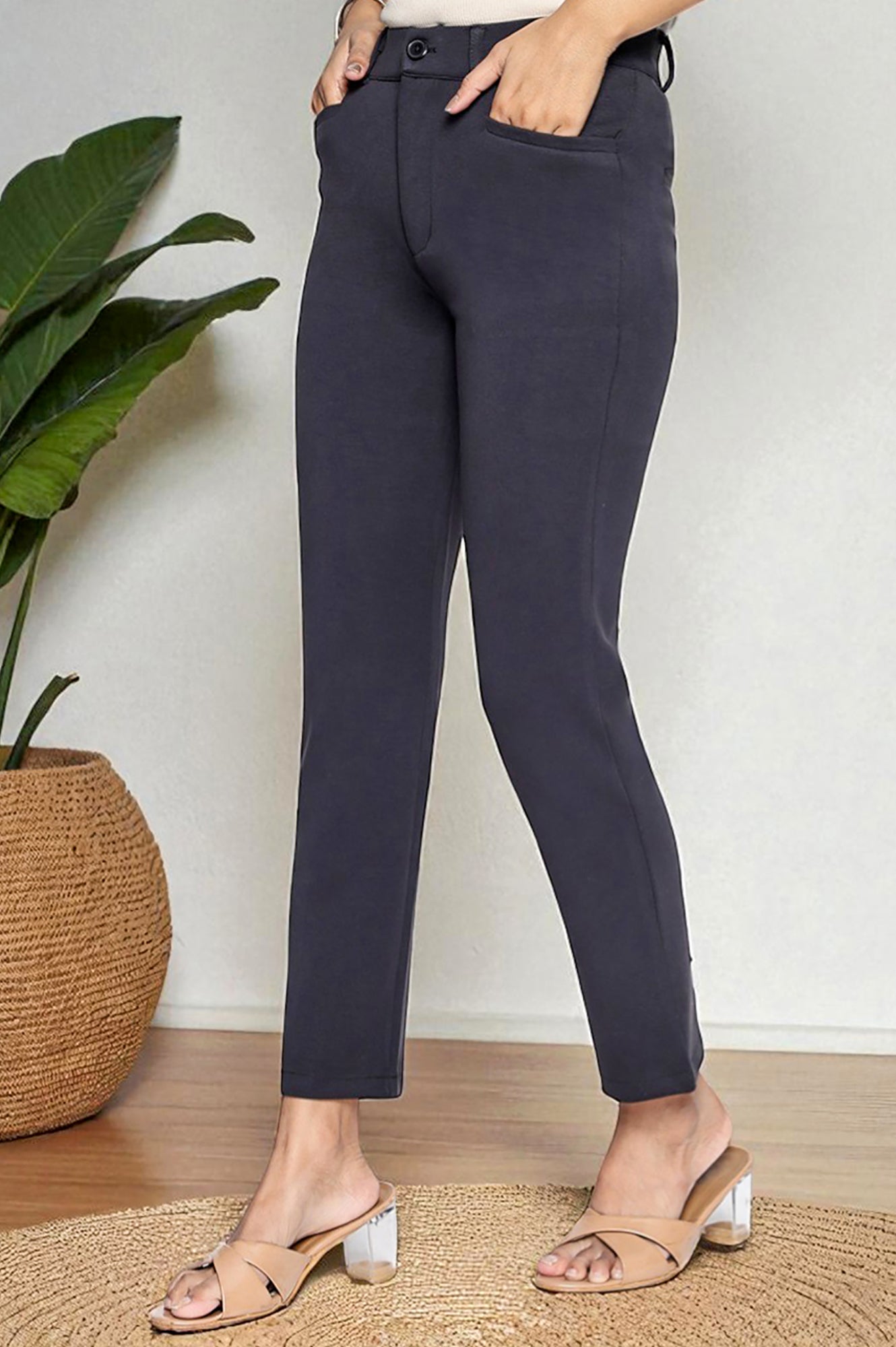 Black Solid Slim fit Trousers in Ankle Length