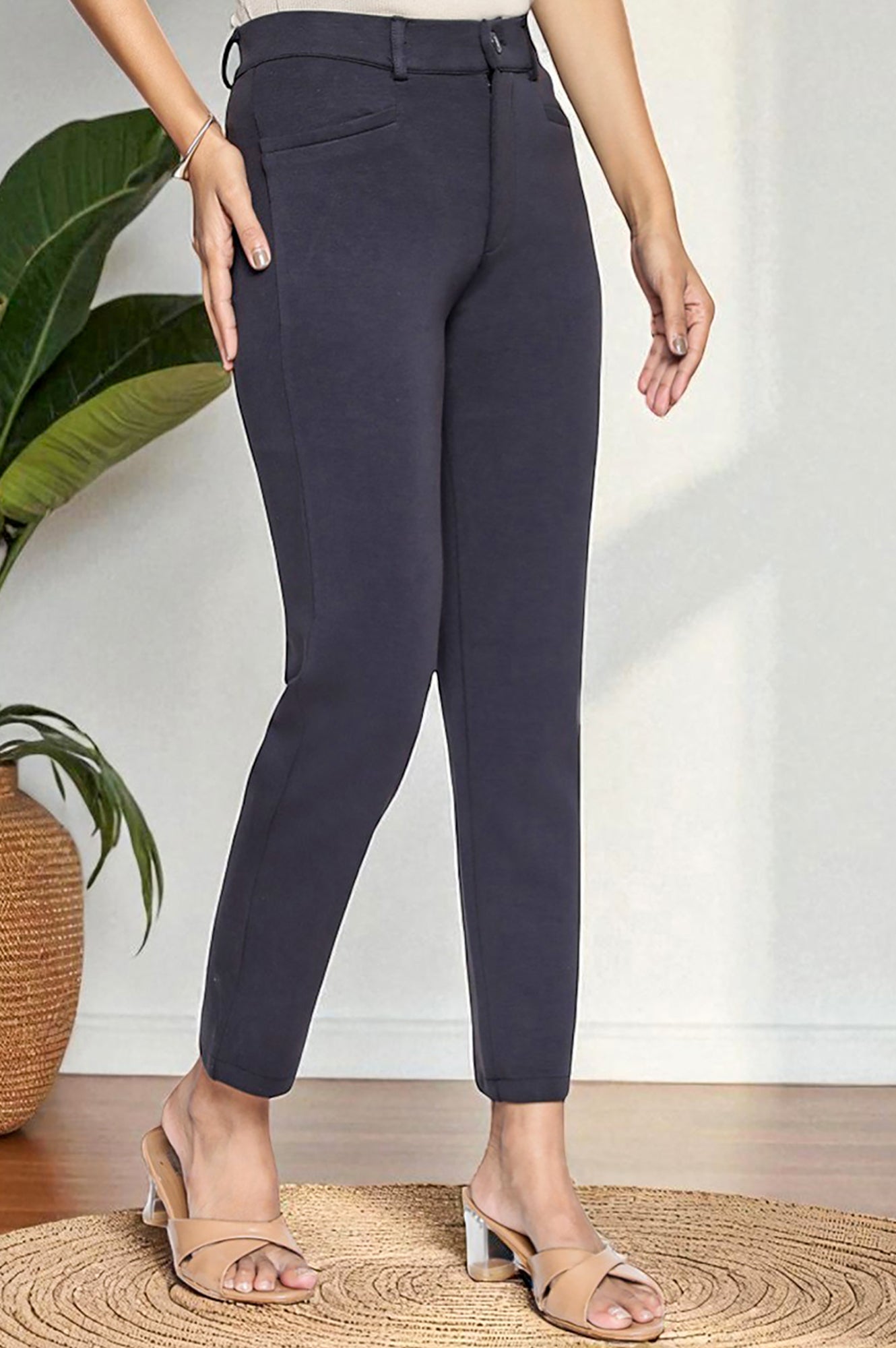 Black Solid Slim fit Trousers in Ankle Length