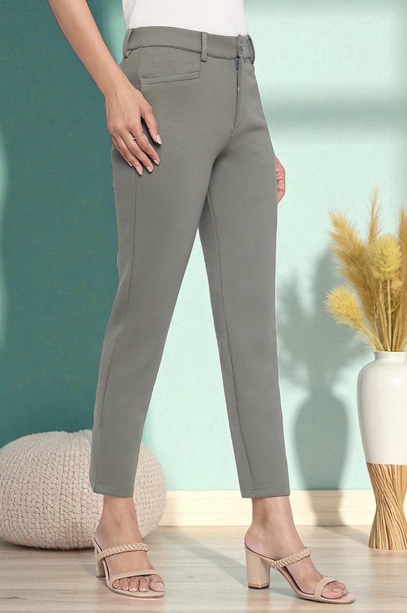 Green Solid Mid Rise Trouser in Ankle Length