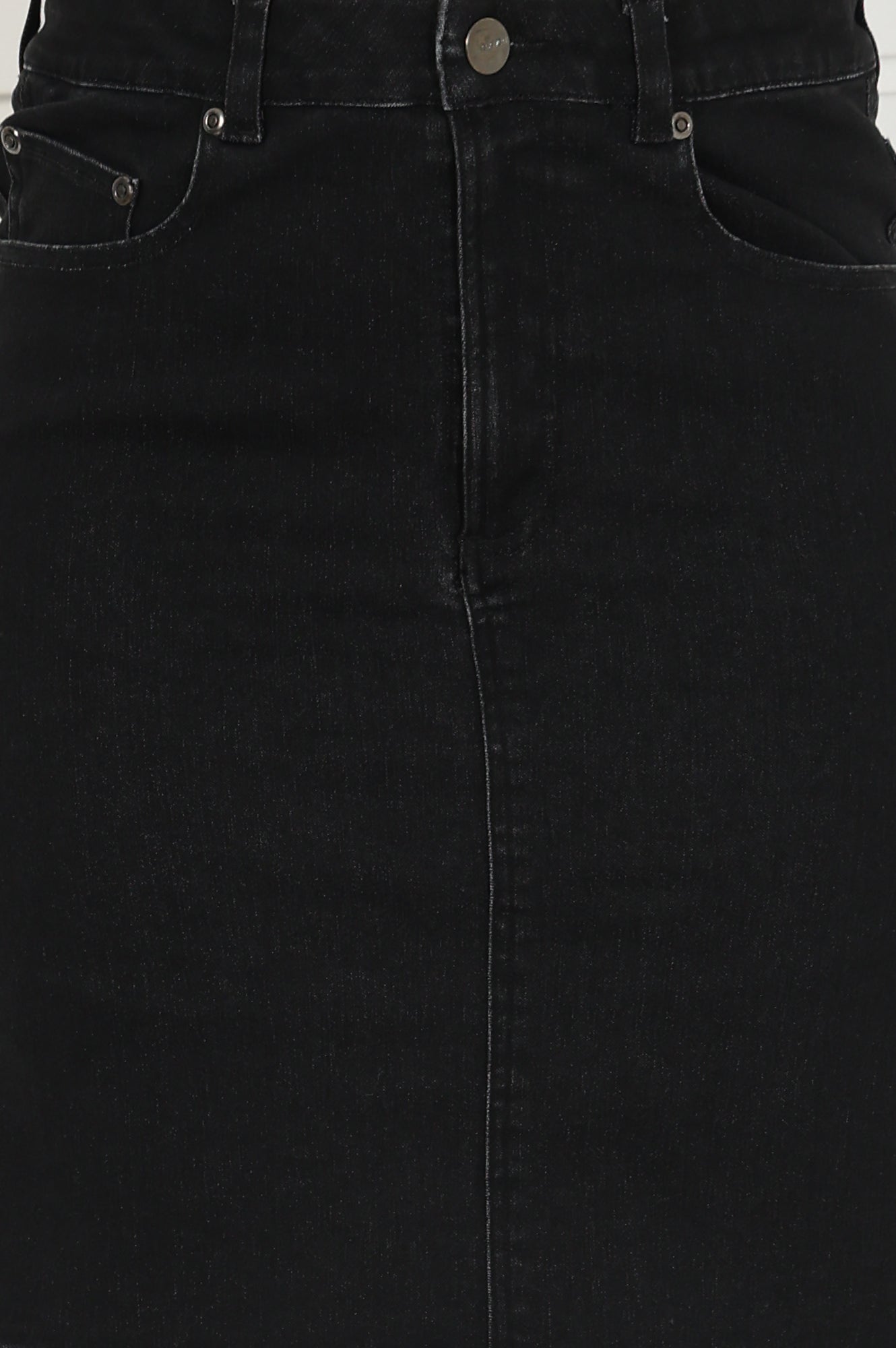 Black Denim Lycra Mid Rise Mid Thigh Length Skirt with YKK Zipper
