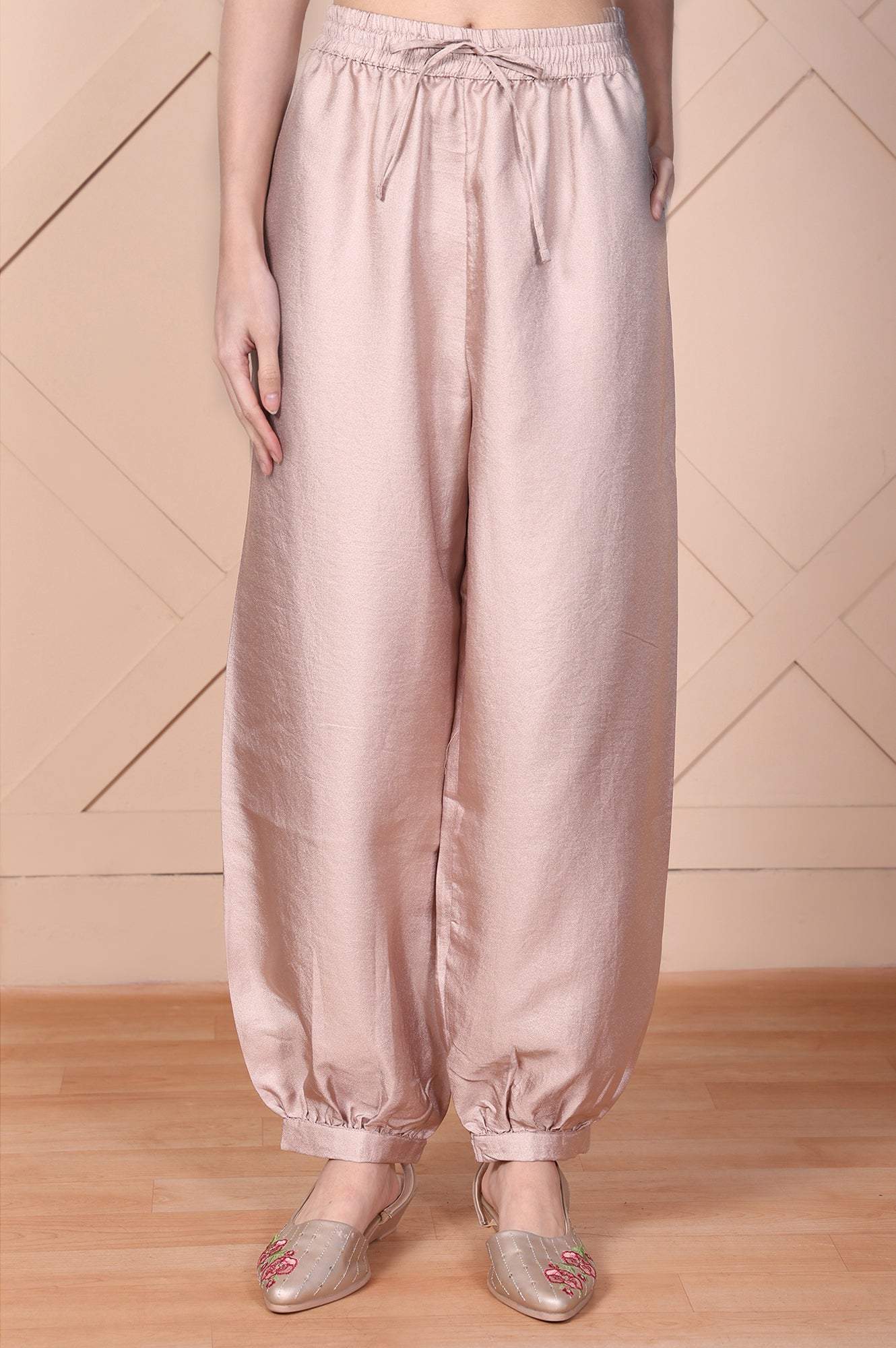 Mauve Solid Tapered Pant