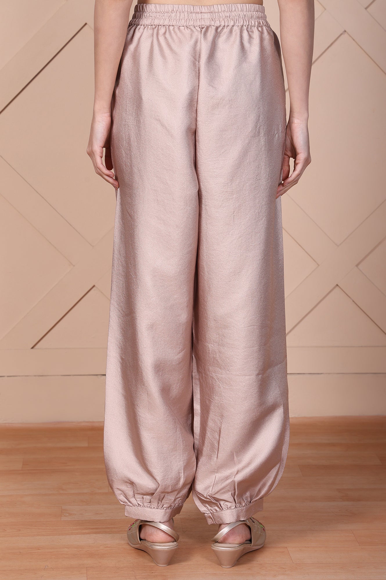 Mauve Solid Tapered Pant