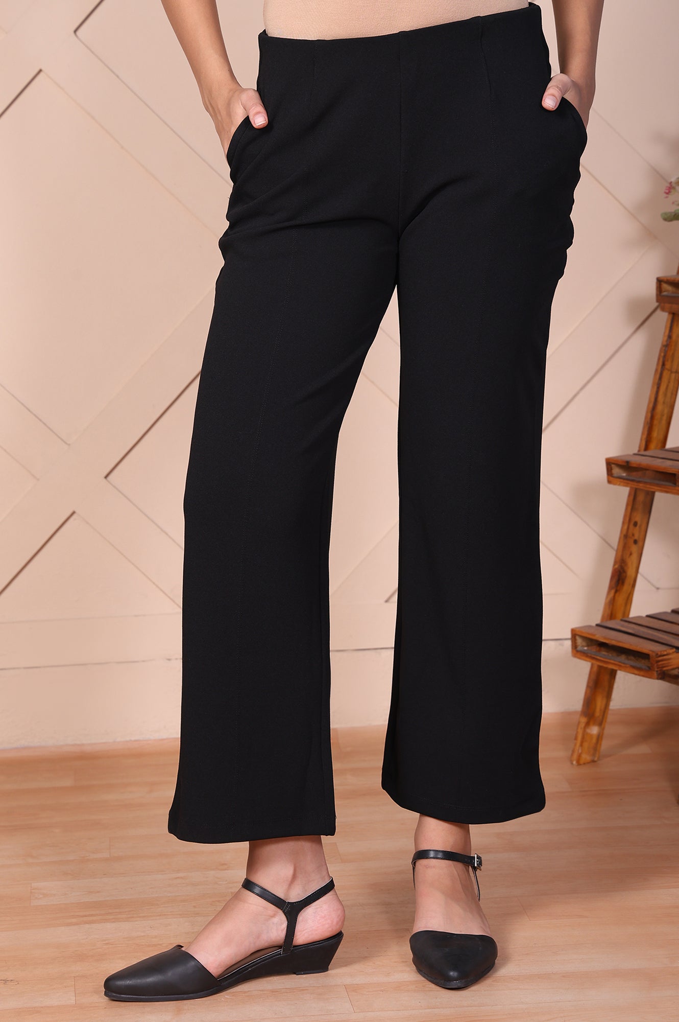 Black Solid Wide-Leg Trouser