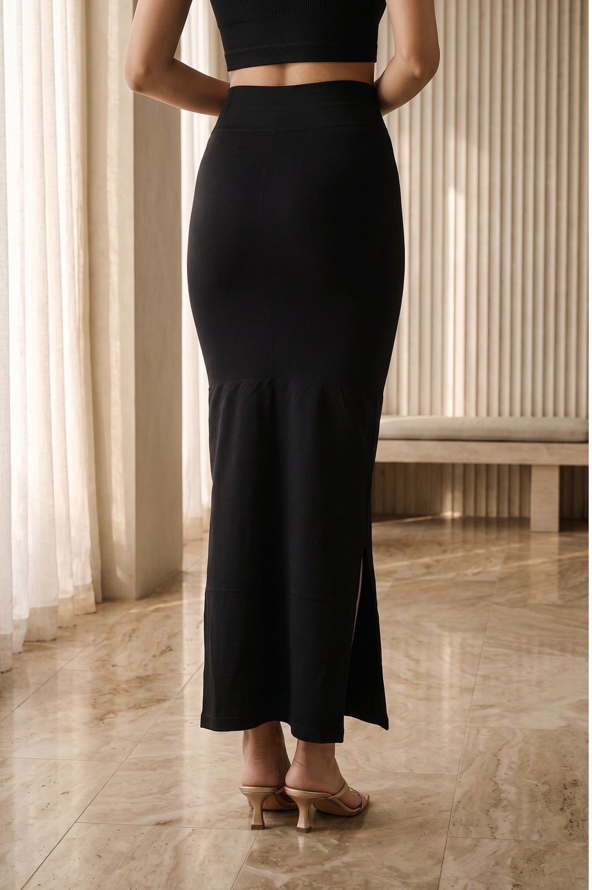Black Solid Skinny Fit Ankle Length High Rise Saree Shaper