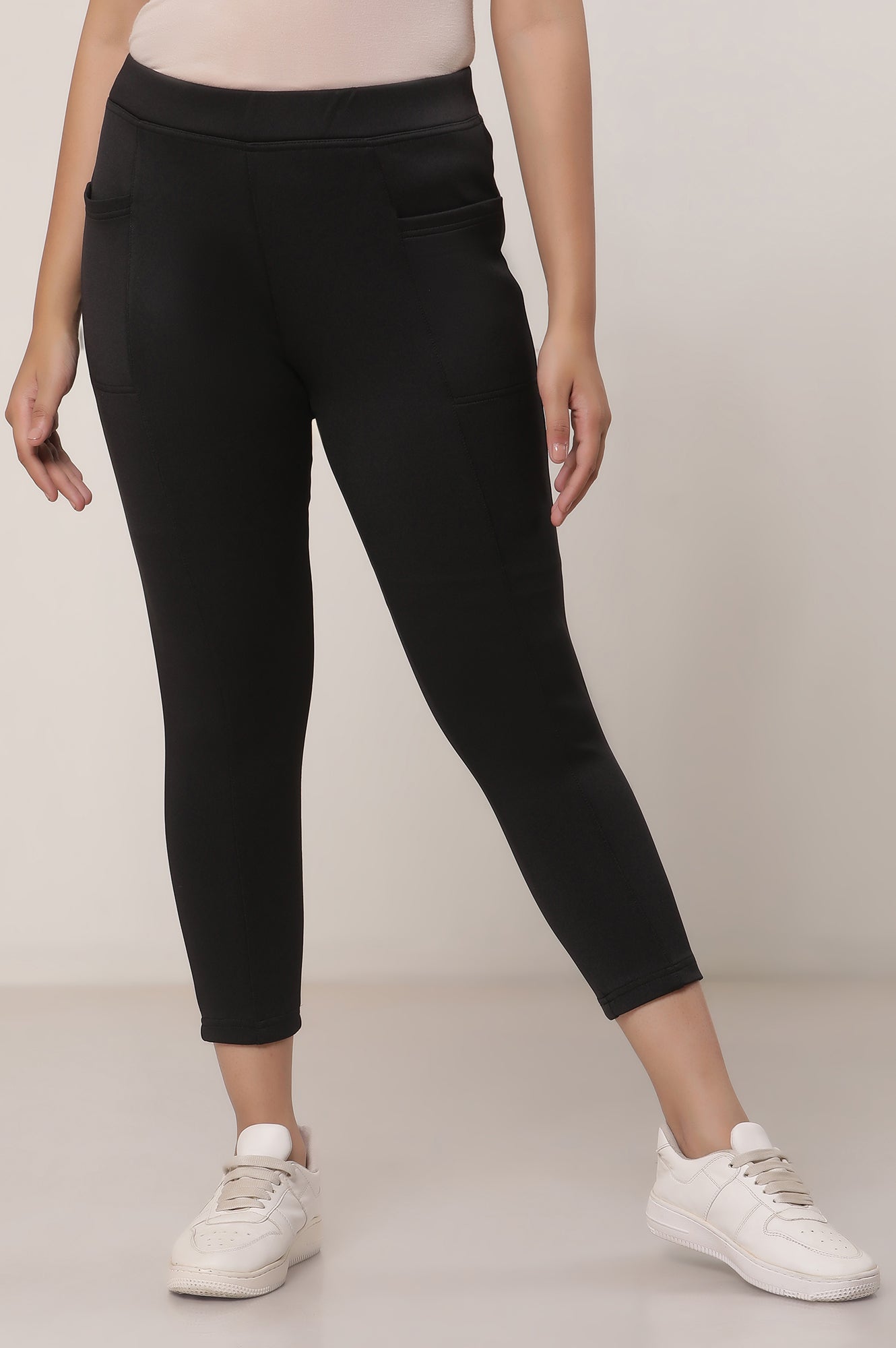 Black Solid Skinny Fit Calf Length Mid Rise Tights