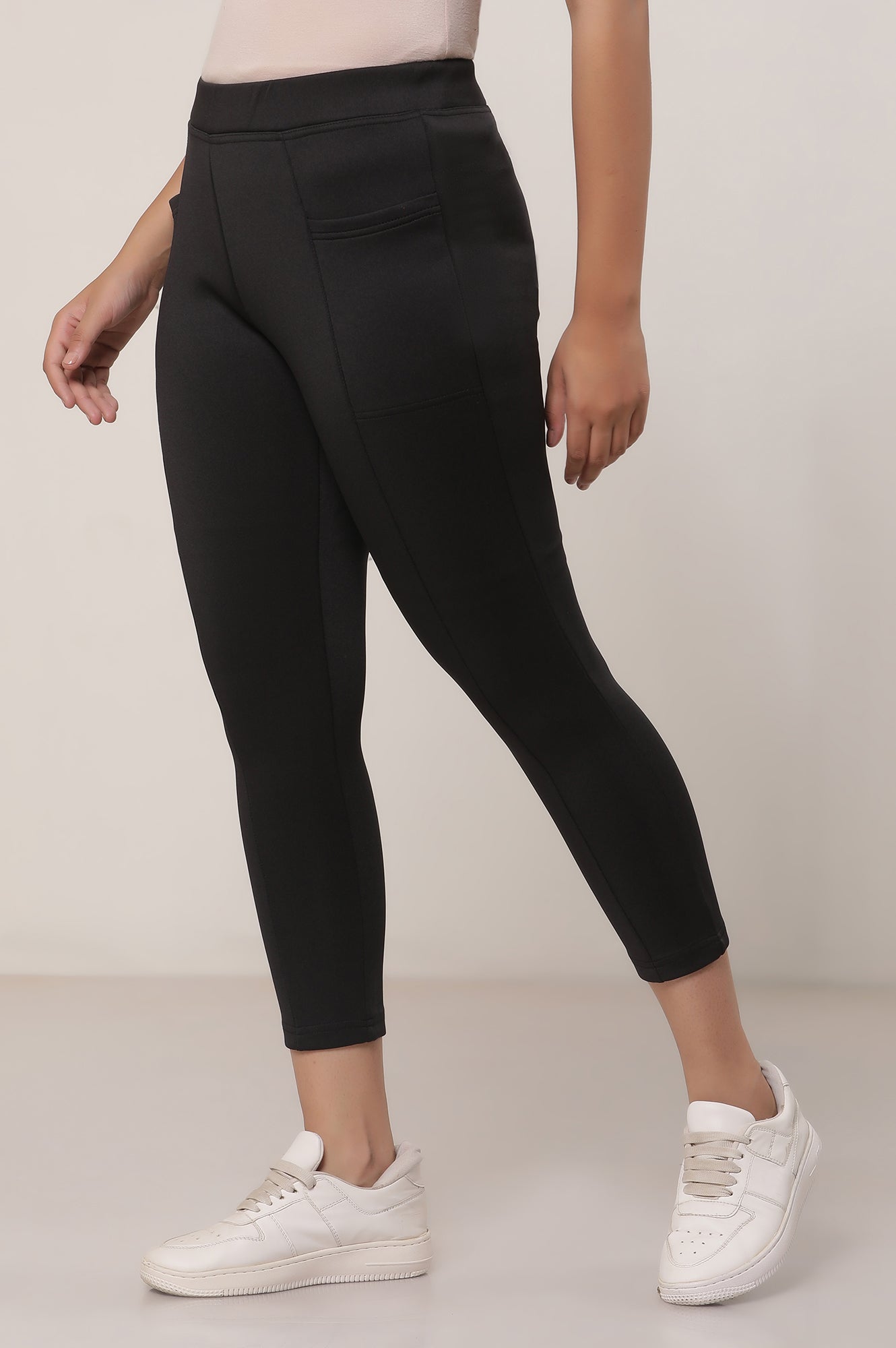 Black Solid Skinny Fit Calf Length Mid Rise Tights