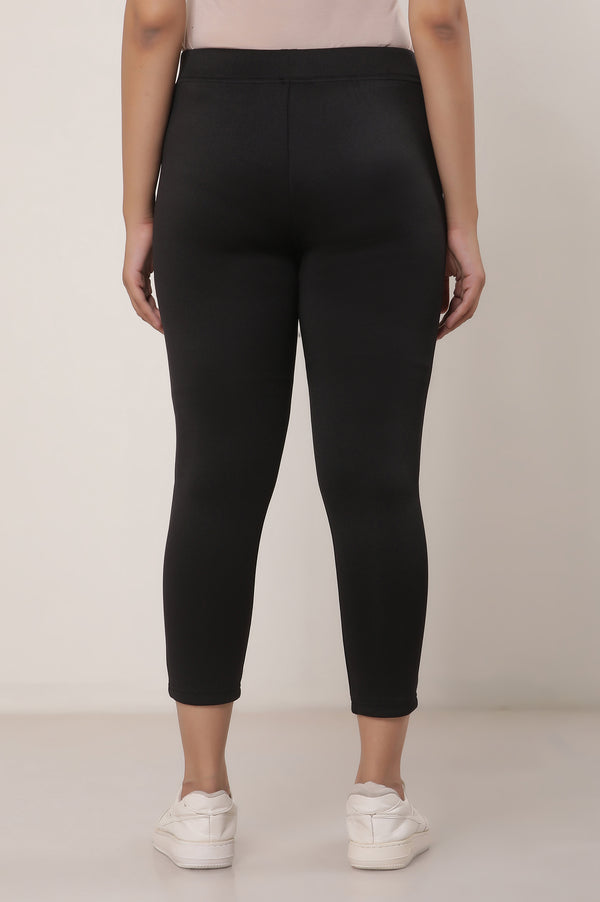 Black Solid Skinny Fit Calf Length Mid Rise Tights