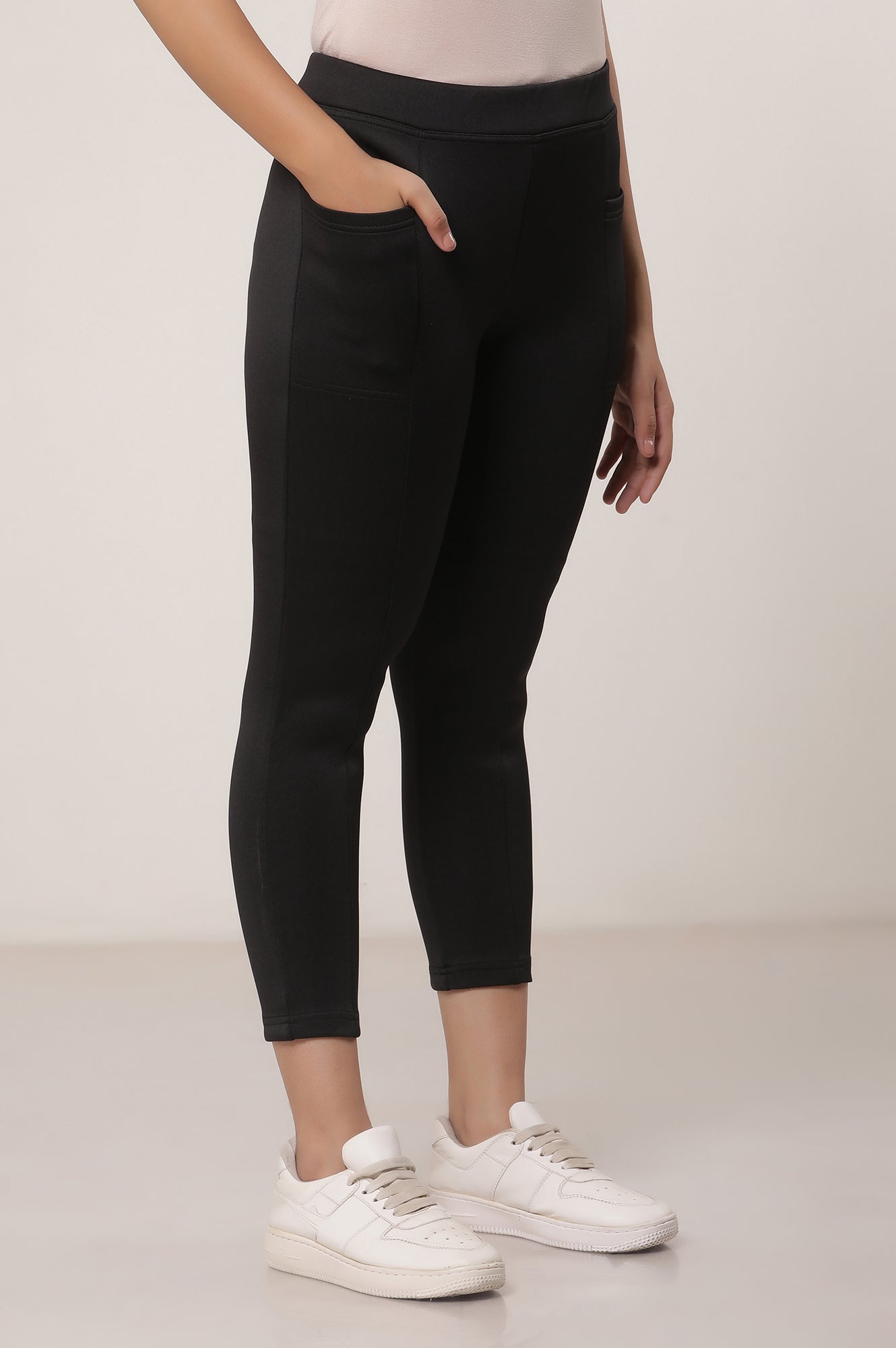 Black Solid Skinny Fit Calf Length Mid Rise Tights