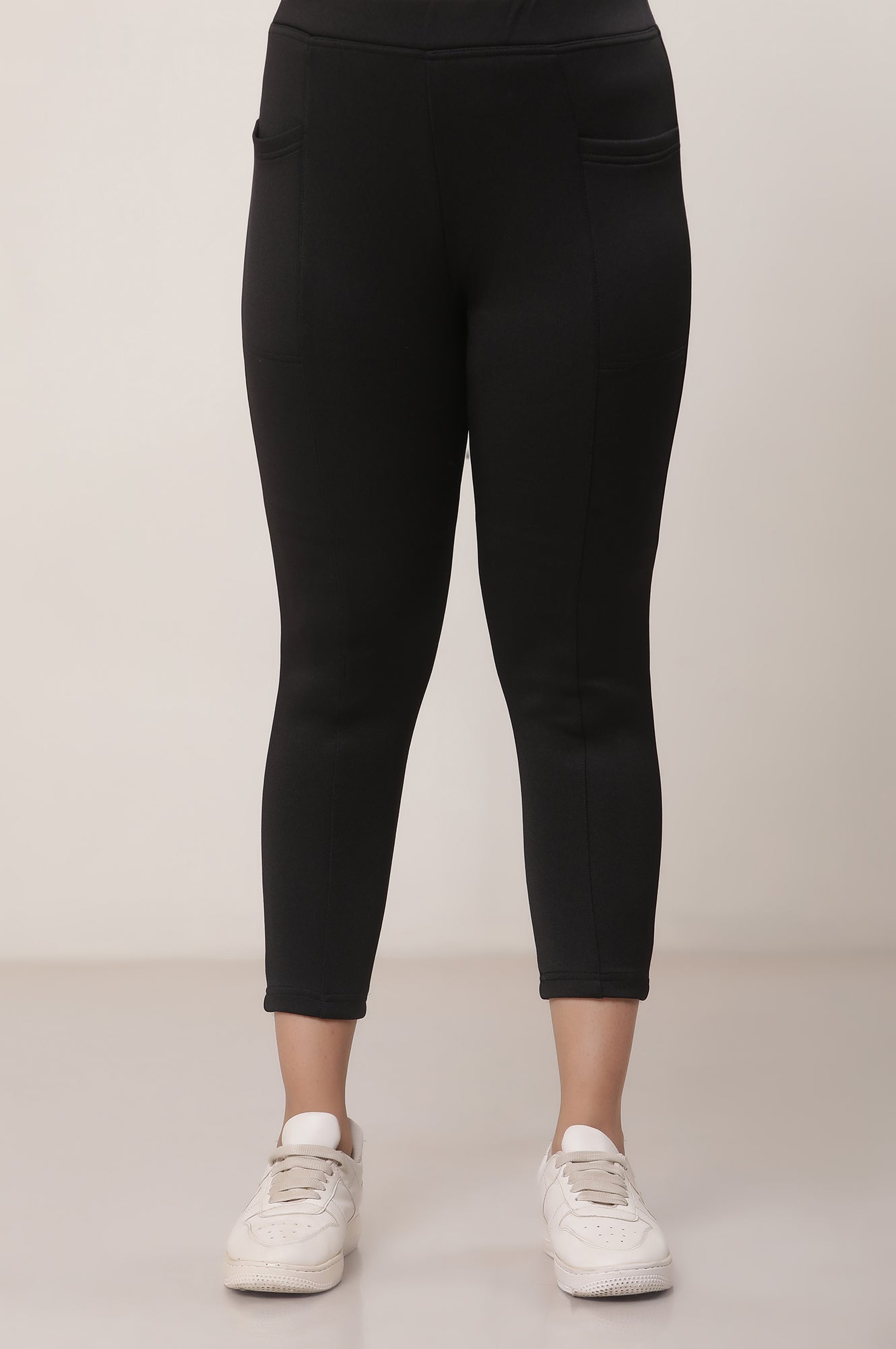 Black Solid Skinny Fit Calf Length Mid Rise Tights