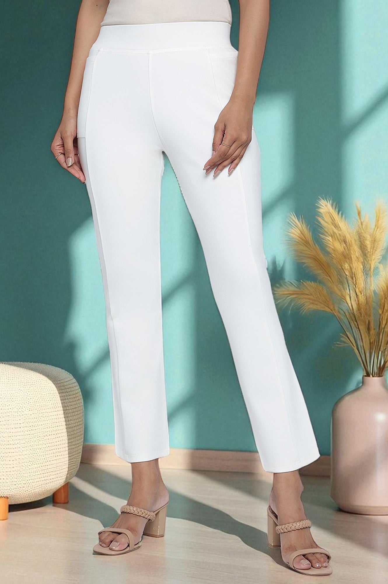 Off White Solid Mid Rise Tights in Ankle Length