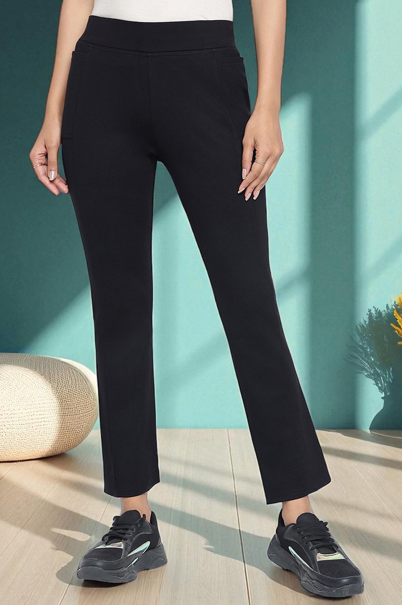 Black Solid Mid Rise Tights in Ankle Length