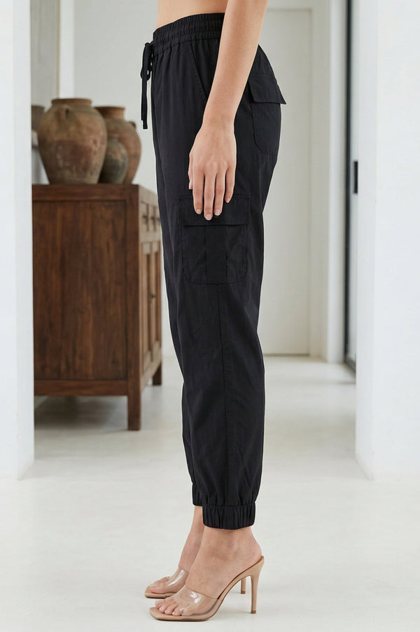 Black Solid Pure Cotton Ankle Length Cargo