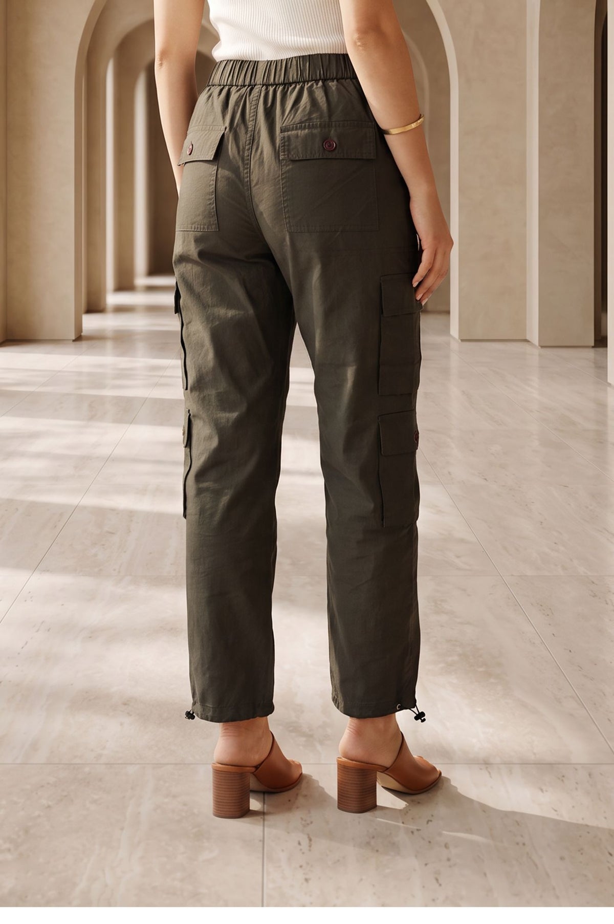 Olive Solid Pure Cotton Straight Fit Ankle Length Cargo